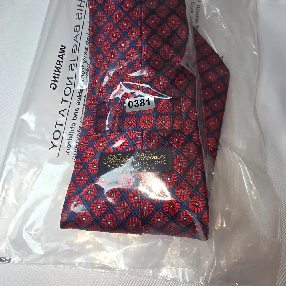 Brooks‎ Brothers Mens Red Navy Blue Geometric Diamond Silk Necktie Made in Italy